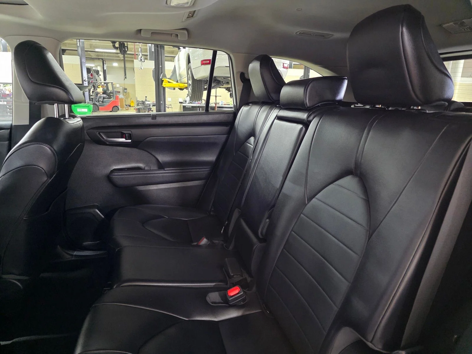 Used 2023 Wind Chill Pearl Toyota XLE image 15