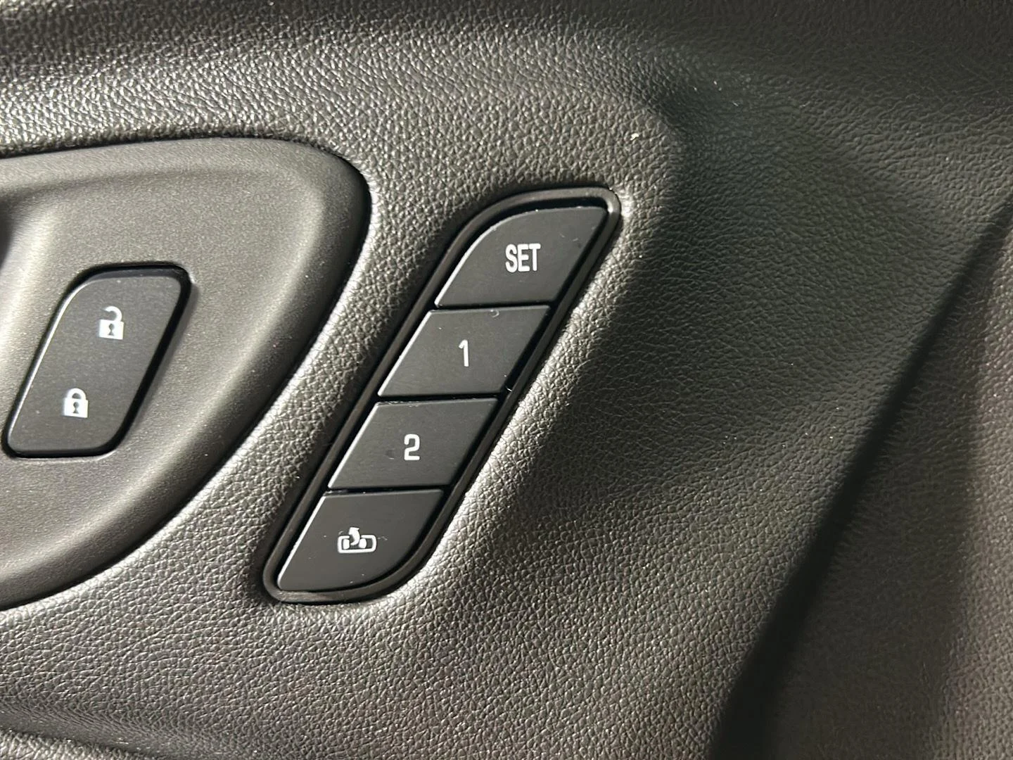 Used 2024 Ebony Twilight Metallic Buick Avenir image 21