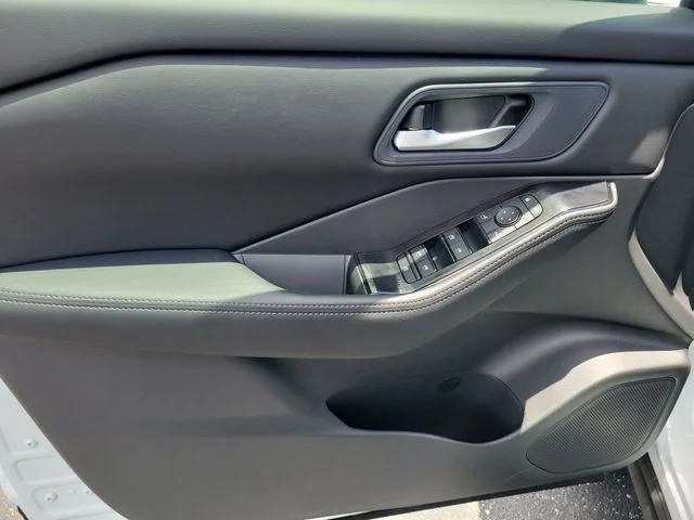 New 2026 Everest White Pearl TriCoat Nissan SV image 16