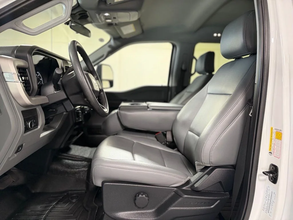 Used 2025 White Ford XL image 11
