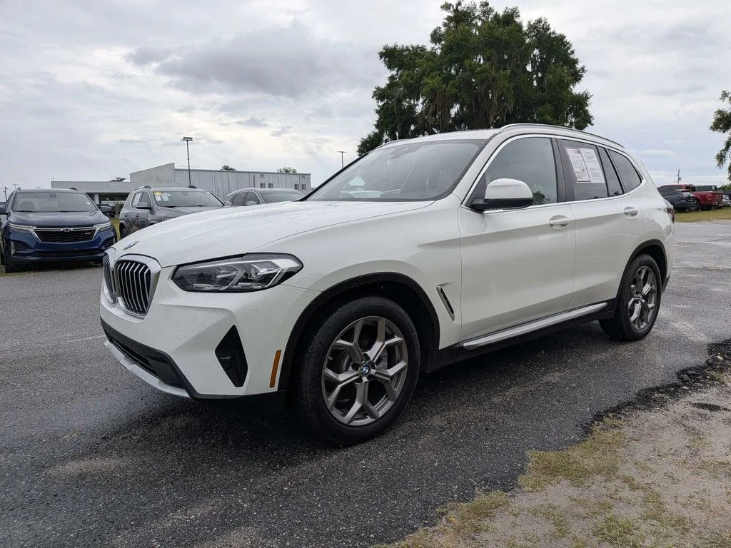 Used 2022 White BMW sDrive30i image 7