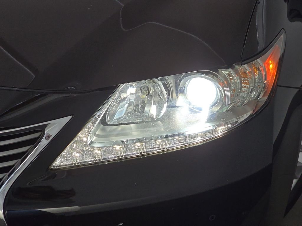 Used 2015 Obsidian Lexus 300h image 30
