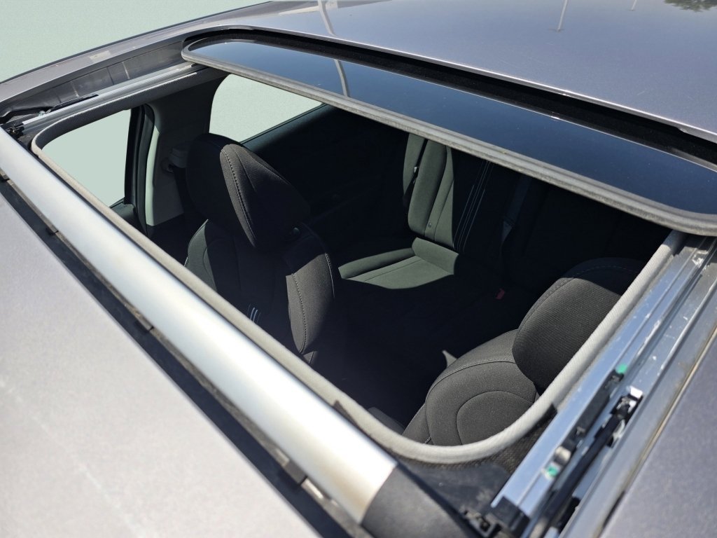 Used 2025 Fluid Metal Hyundai SEL Convenience image 4