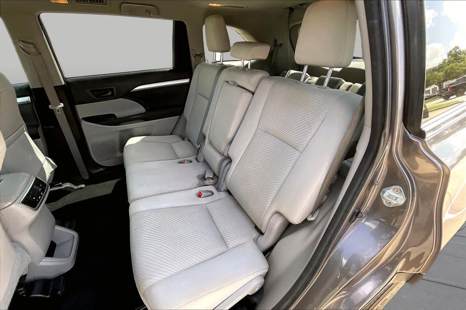 Used 2018 Predawn Gray Mica Toyota LE image 20