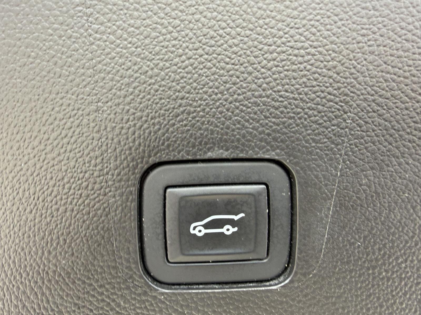 Used 2018 CAJUN RED TINTCOAT Chevrolet LT Cloth image 4
