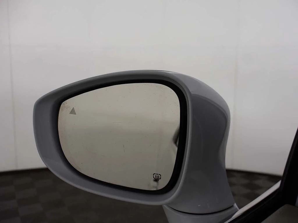 Used 2022 Bright White Clearcoat Chrysler Touring L image 35