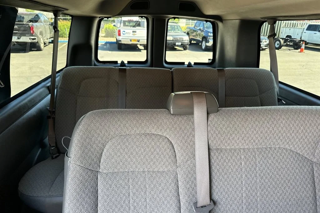 2024 Chevrolet Express Passenger LT - Photo 15