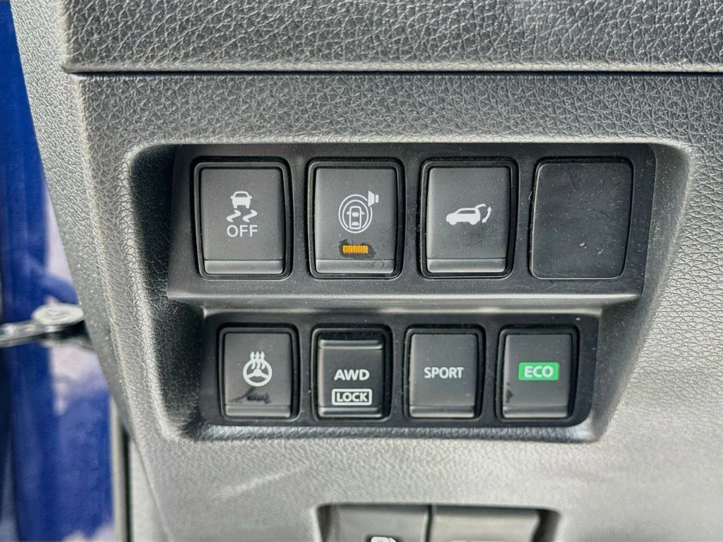 Used 2017 Blue Nissan SV image 21