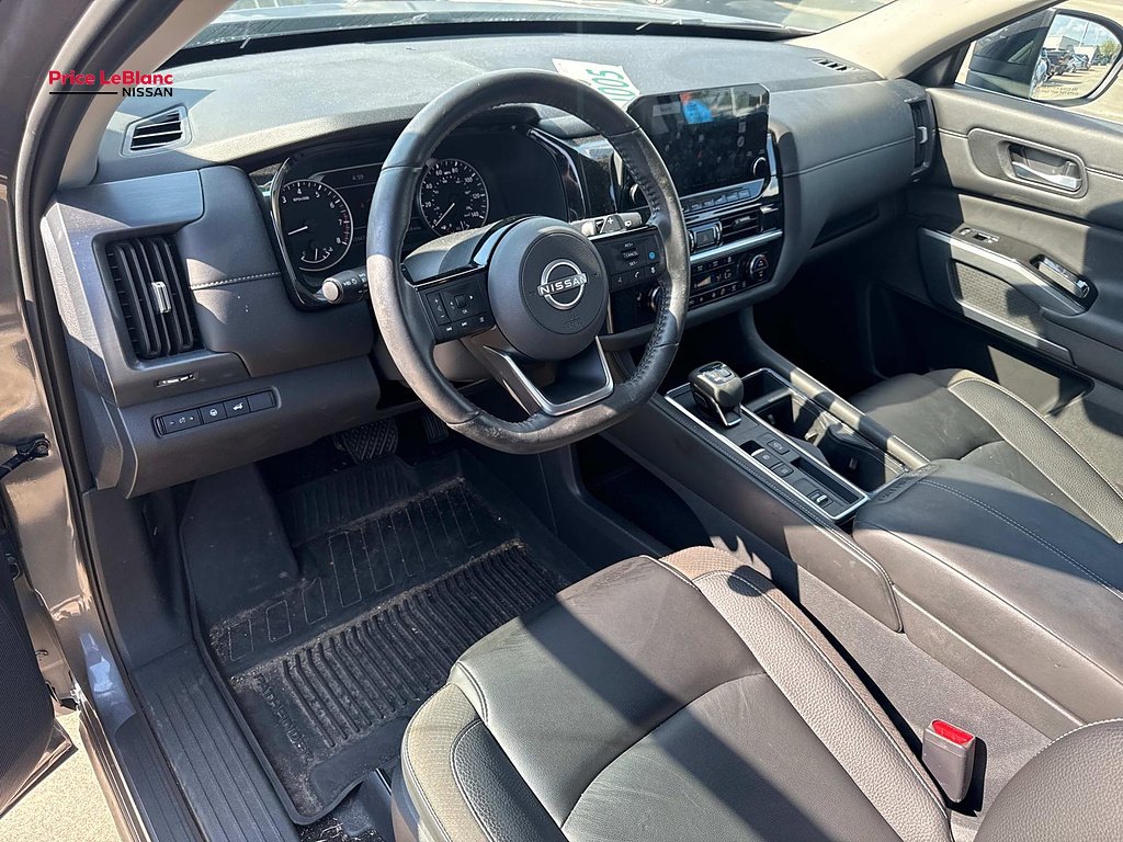 Certified Used 2025 Gun Metallic/Super Black Nissan SL image 16
