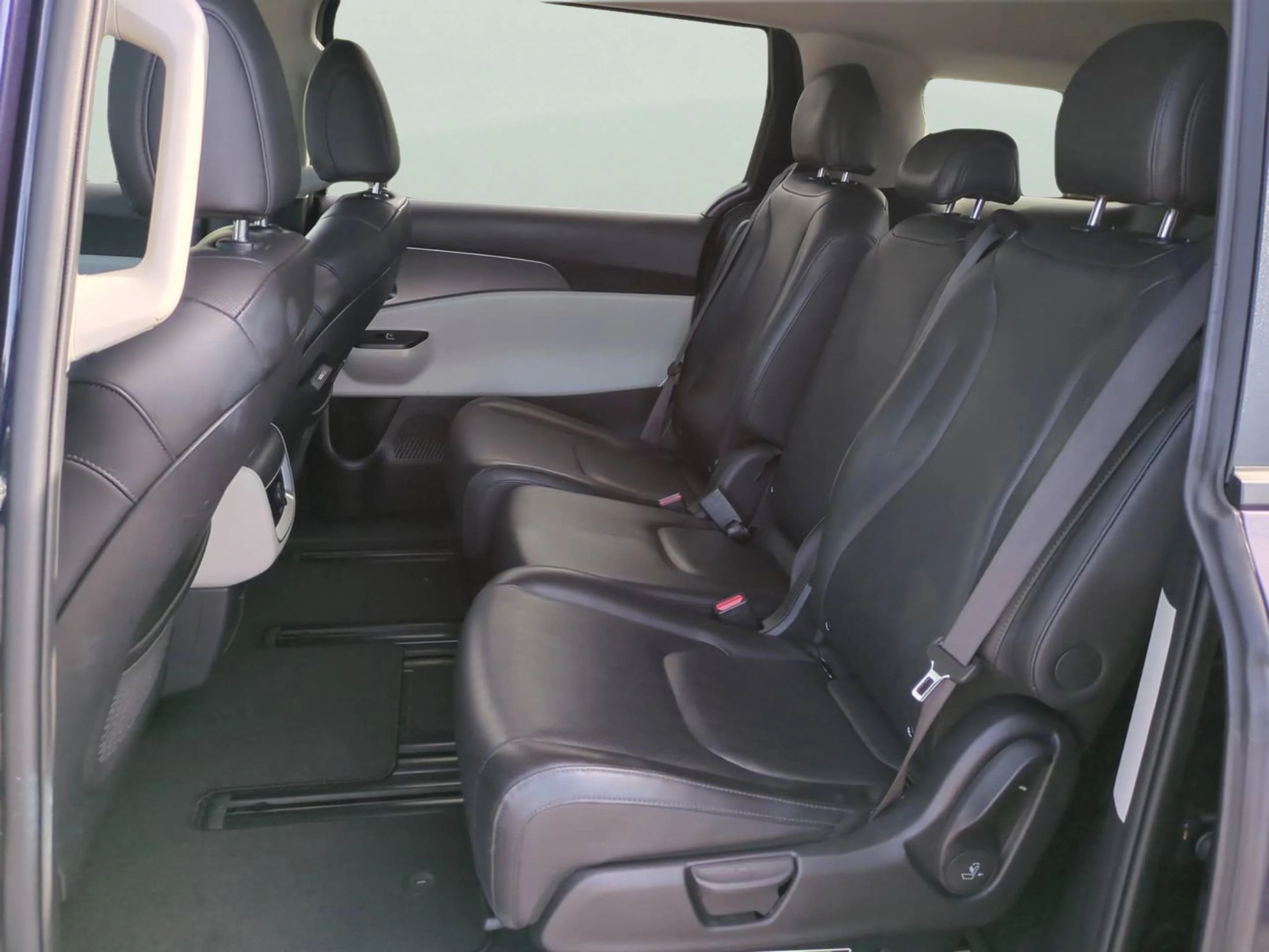 Certified Used 2024 Deep Chroma Blue Kia LX image 16