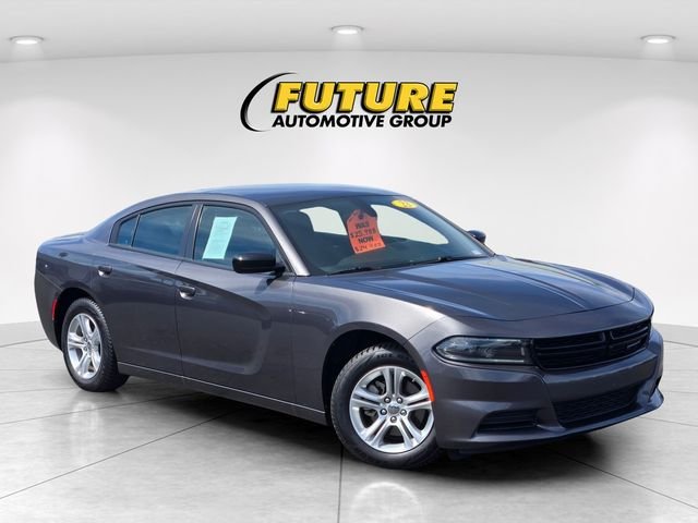 Used 2023 Gray Dodge SXT image 1