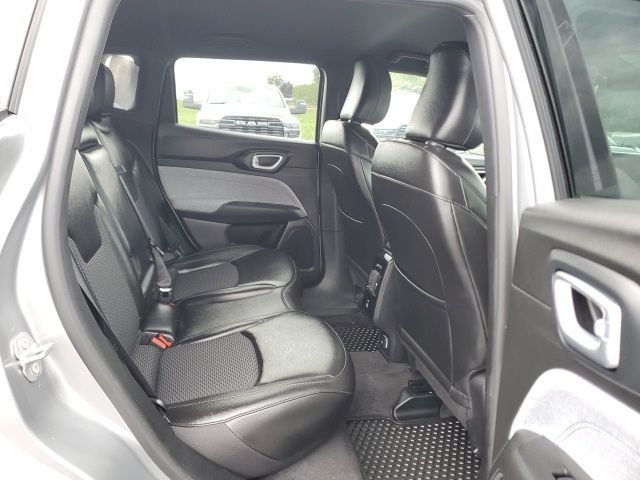 Used 2023 Silver Jeep Latitude image 22