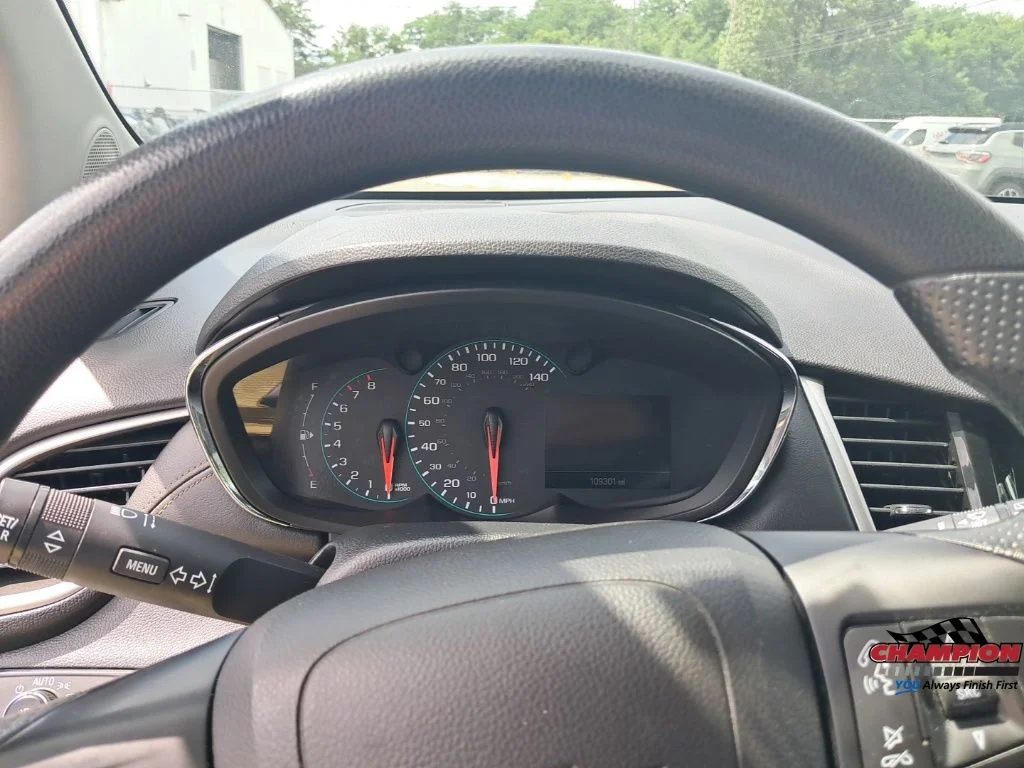 Used 2018 White Chevrolet LS image 41