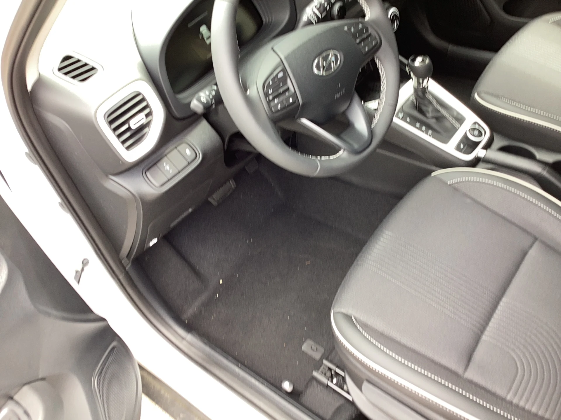 New 2026 Lunar White/Black Roof Hyundai SEL w/Two-Tone Roof image 10