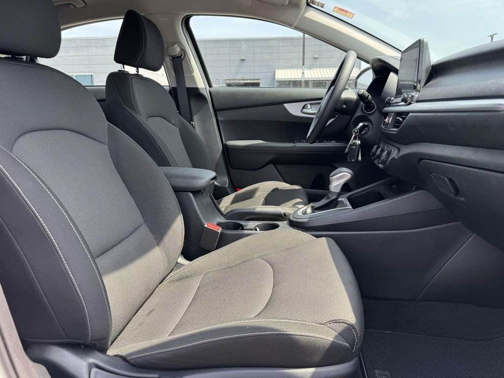 Used 2024 White Kia LXS image 13
