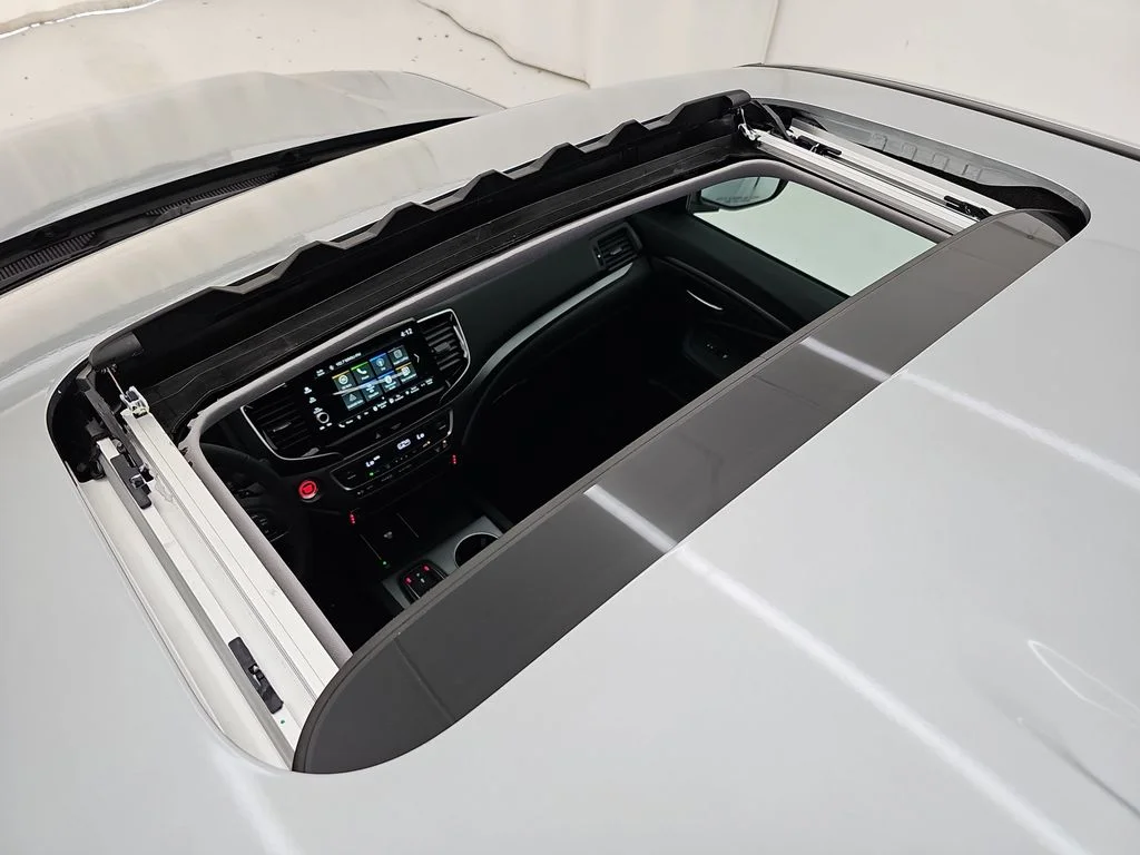 New 2026 Solar Silver Metallic Honda RTL image 38