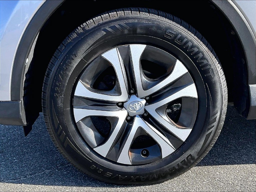 Used 2017 Silver Toyota LE image 7