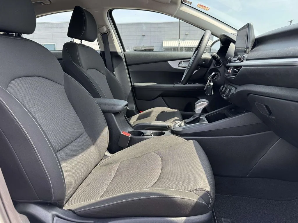 Used 2024 White Kia LXS image 13