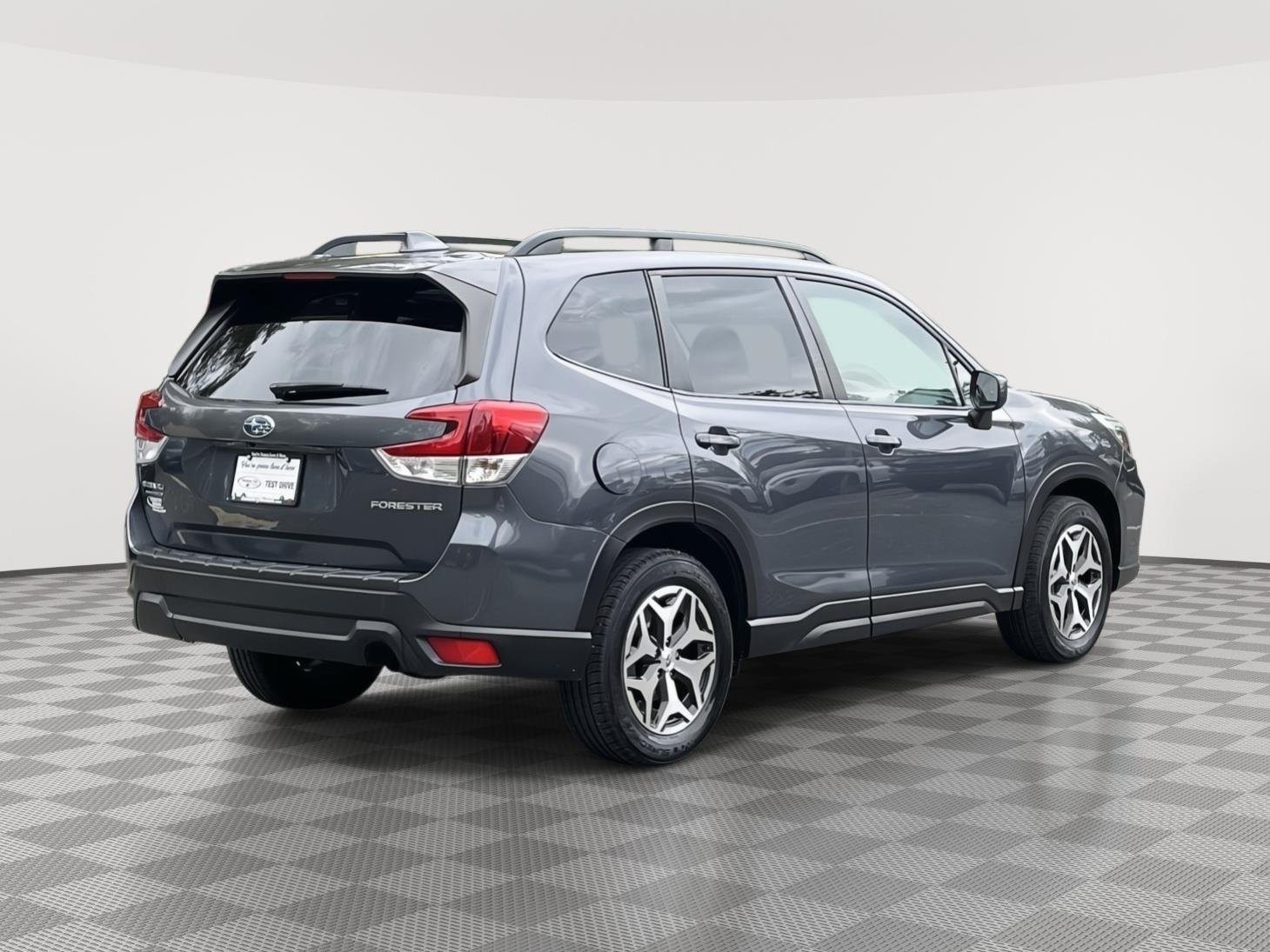 Used 2021 Magnetite Gray Metallic Subaru Premium image 5