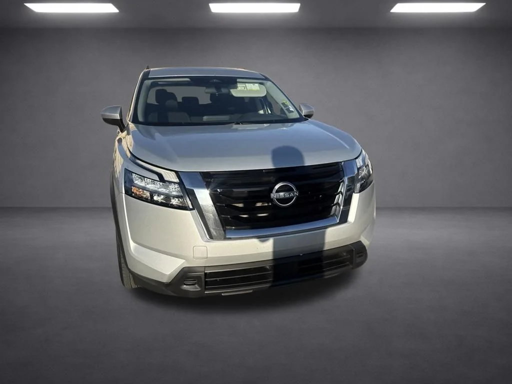 Used 2025 Silver Nissan SV image 8
