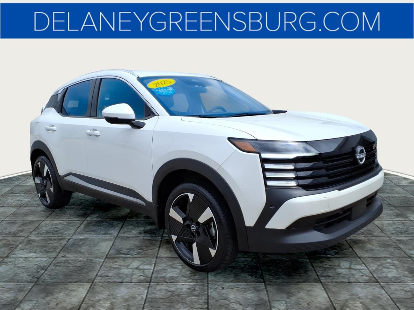 Used 2025 Aspen White Tricoat Qac Nissan SR image 1