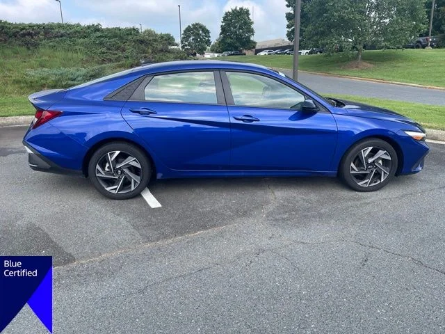 Used 2025 Blue Hyundai SEL Sport image 6