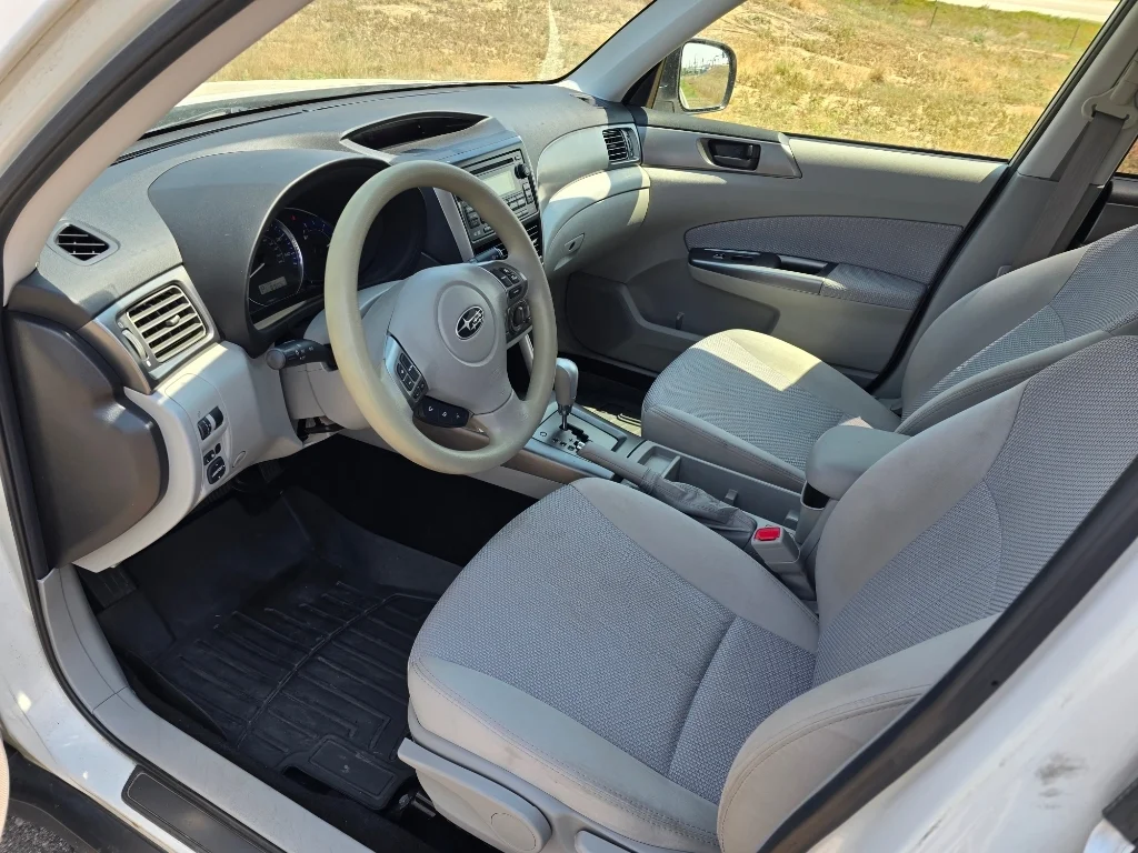 Used 2013 Satin White Pearl Subaru 2.5X image 26