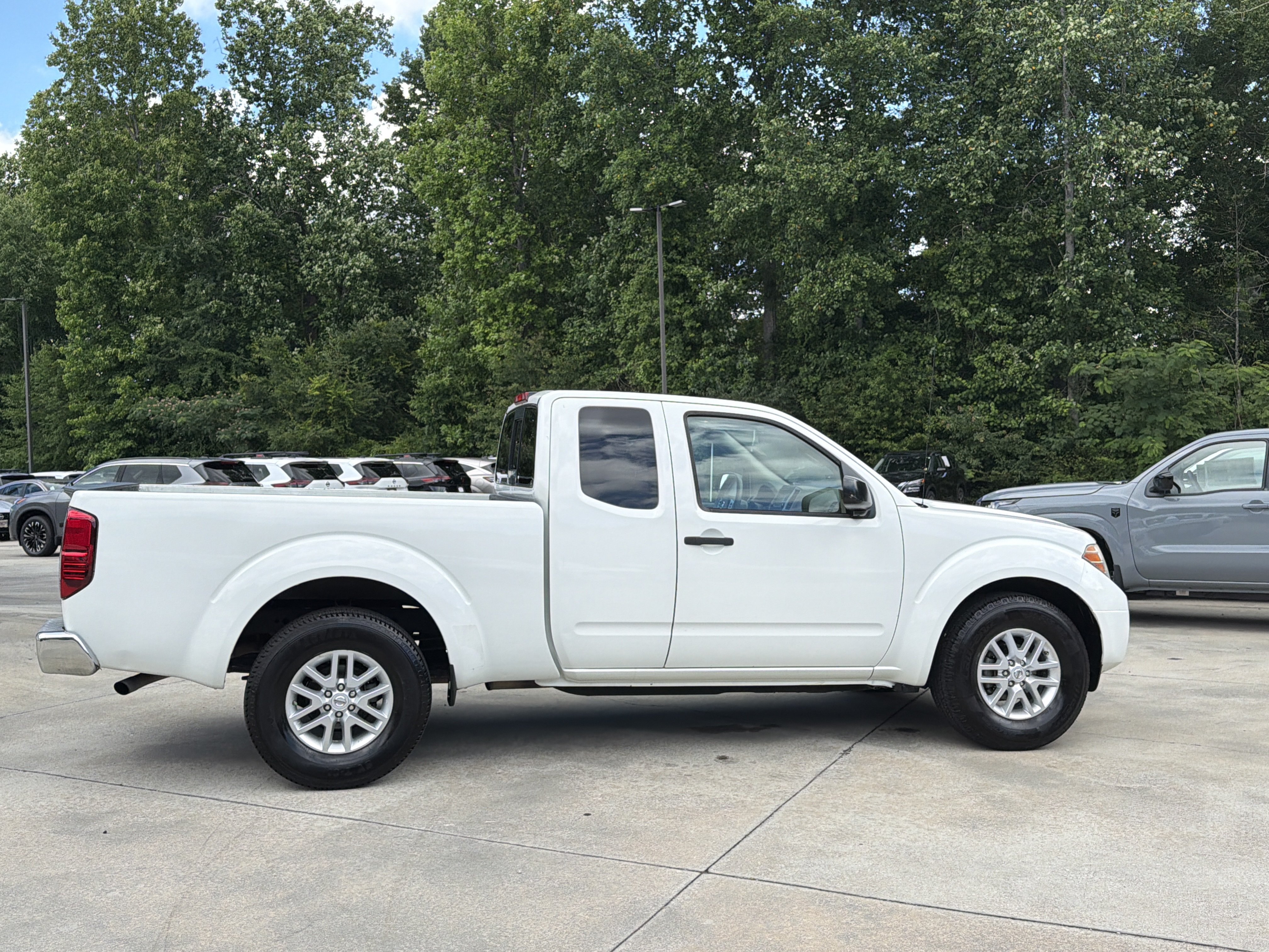 Used 2017 Glacier White Nissan SV image 9