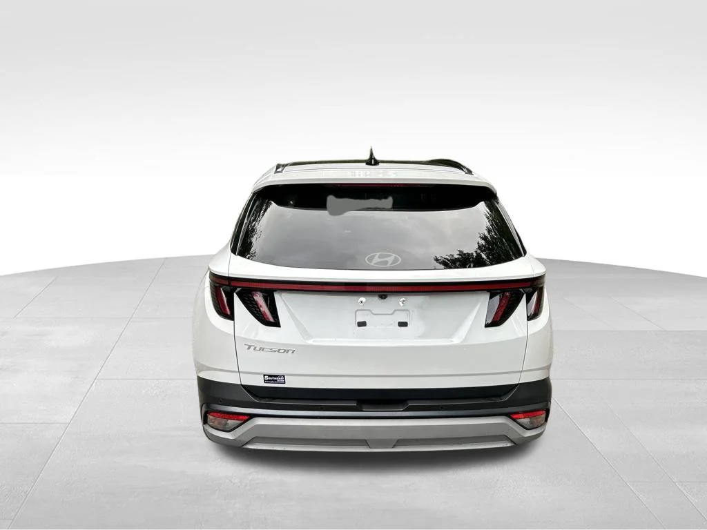 Used 2025 White Hyundai Limited image 4