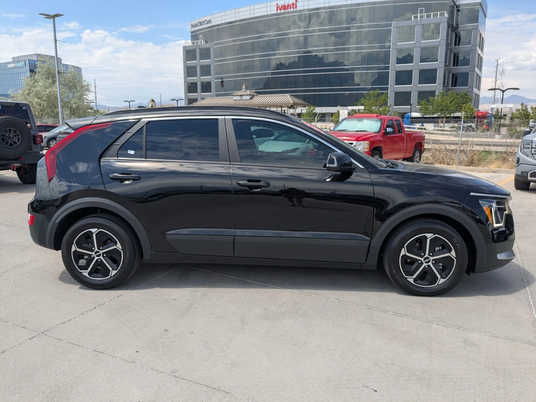 Used 2023 Aurora Black Pearl Kia EX image 6