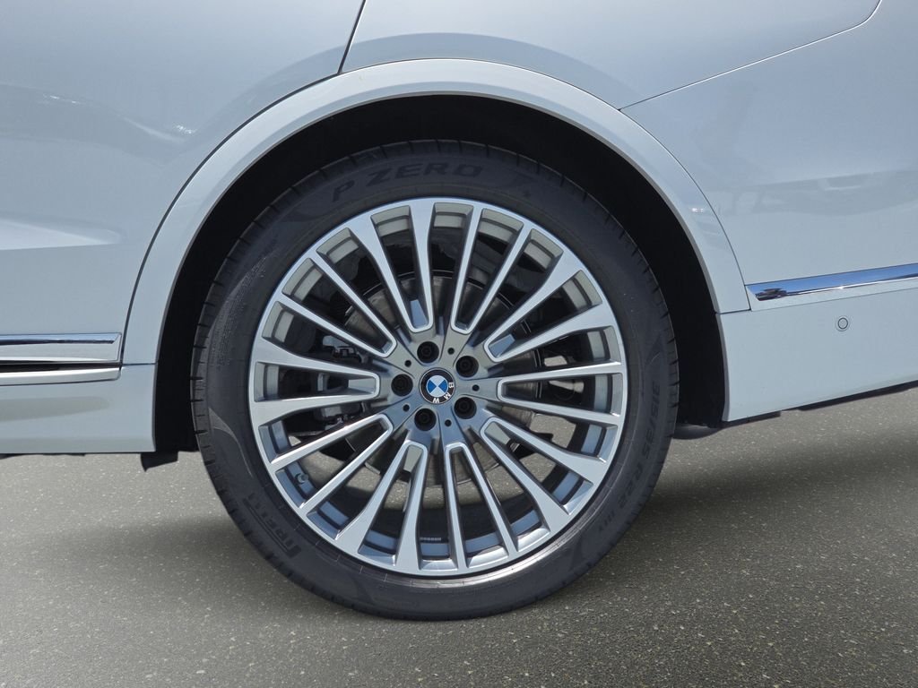 New 2027 Mineral White Metallic BMW xDrive40i image 21