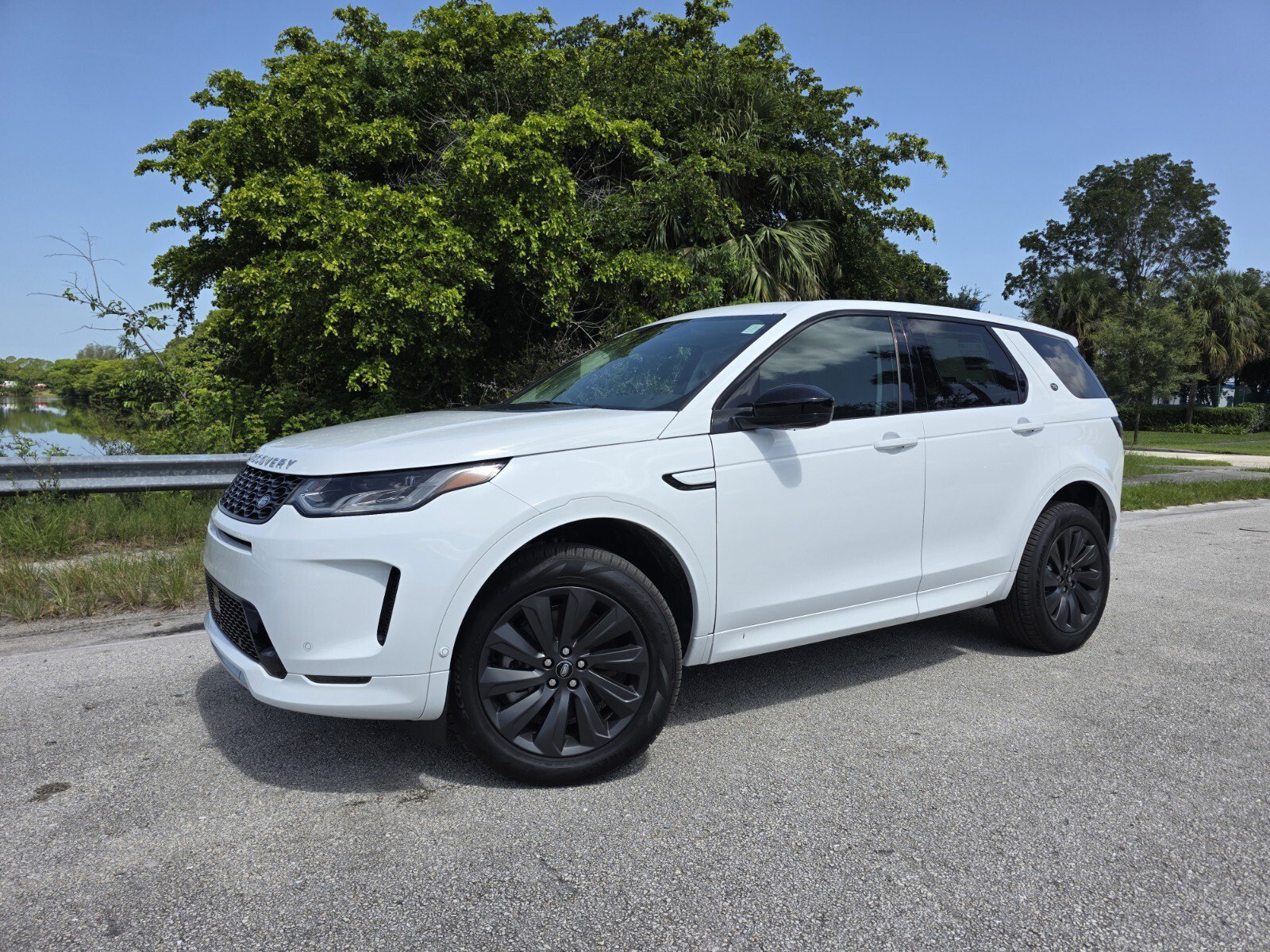 New 2025 Fuji White Land Rover P250 S image 1
