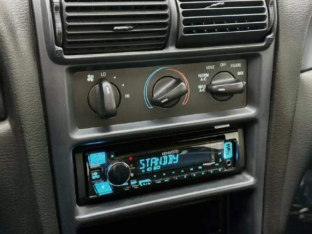 Used 1995 Yellow Ford  image 13