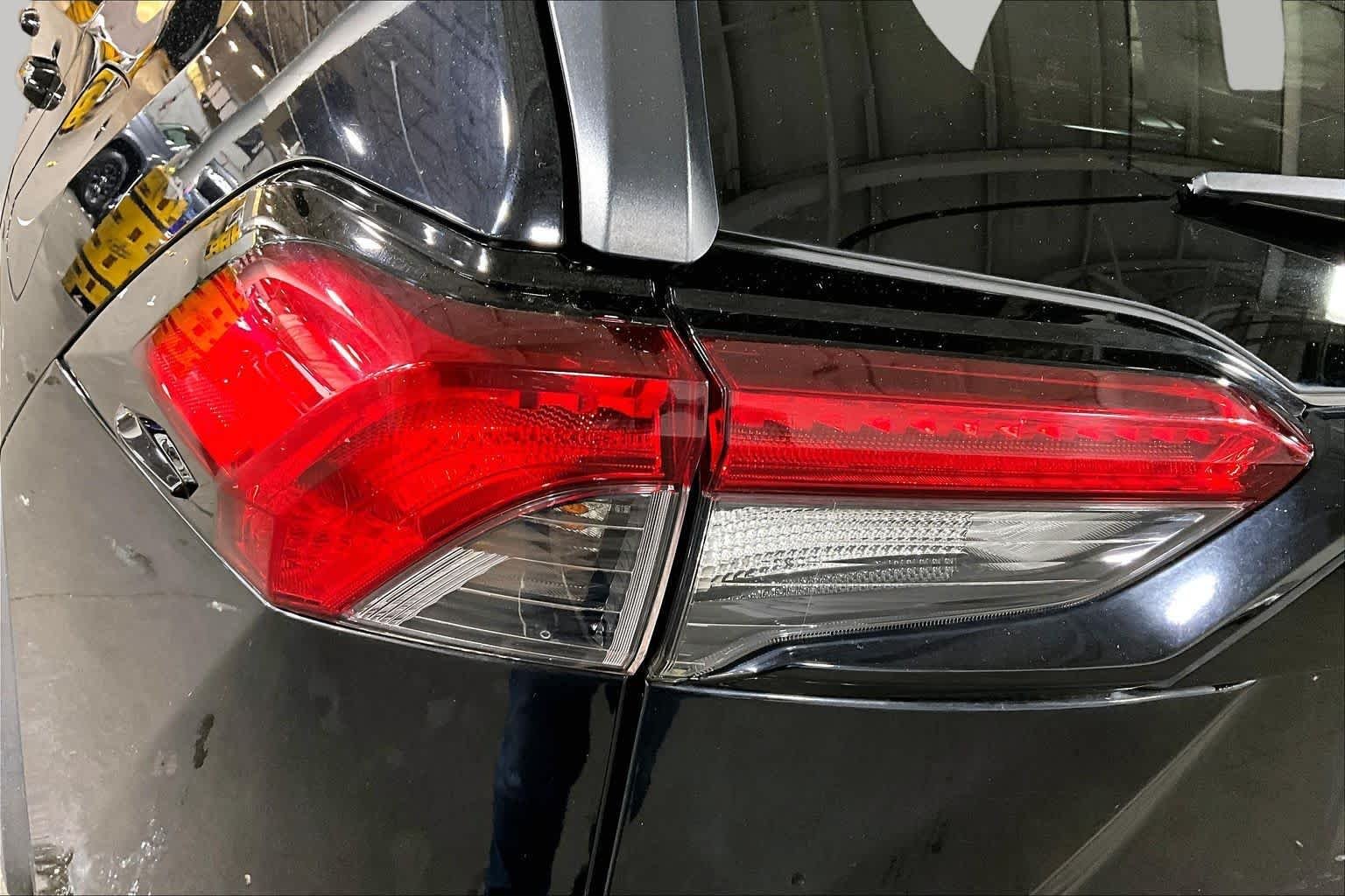 Used 2019 Midnight Black Metallic Toyota XLE image 29