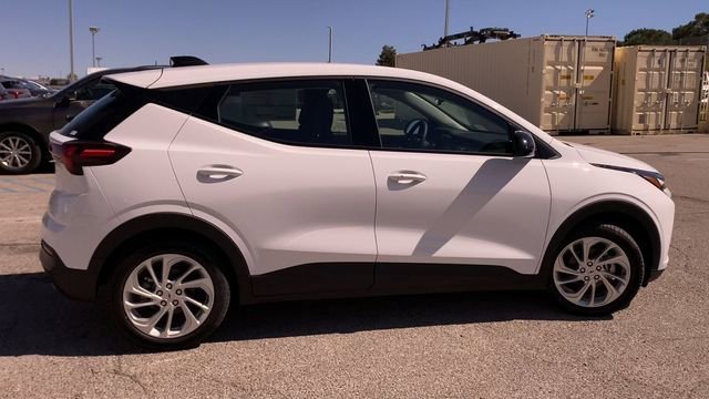 2027 Chevrolet Bolt LT - Photo 9