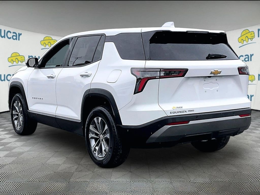 Used 2025 White Chevrolet LT image 4