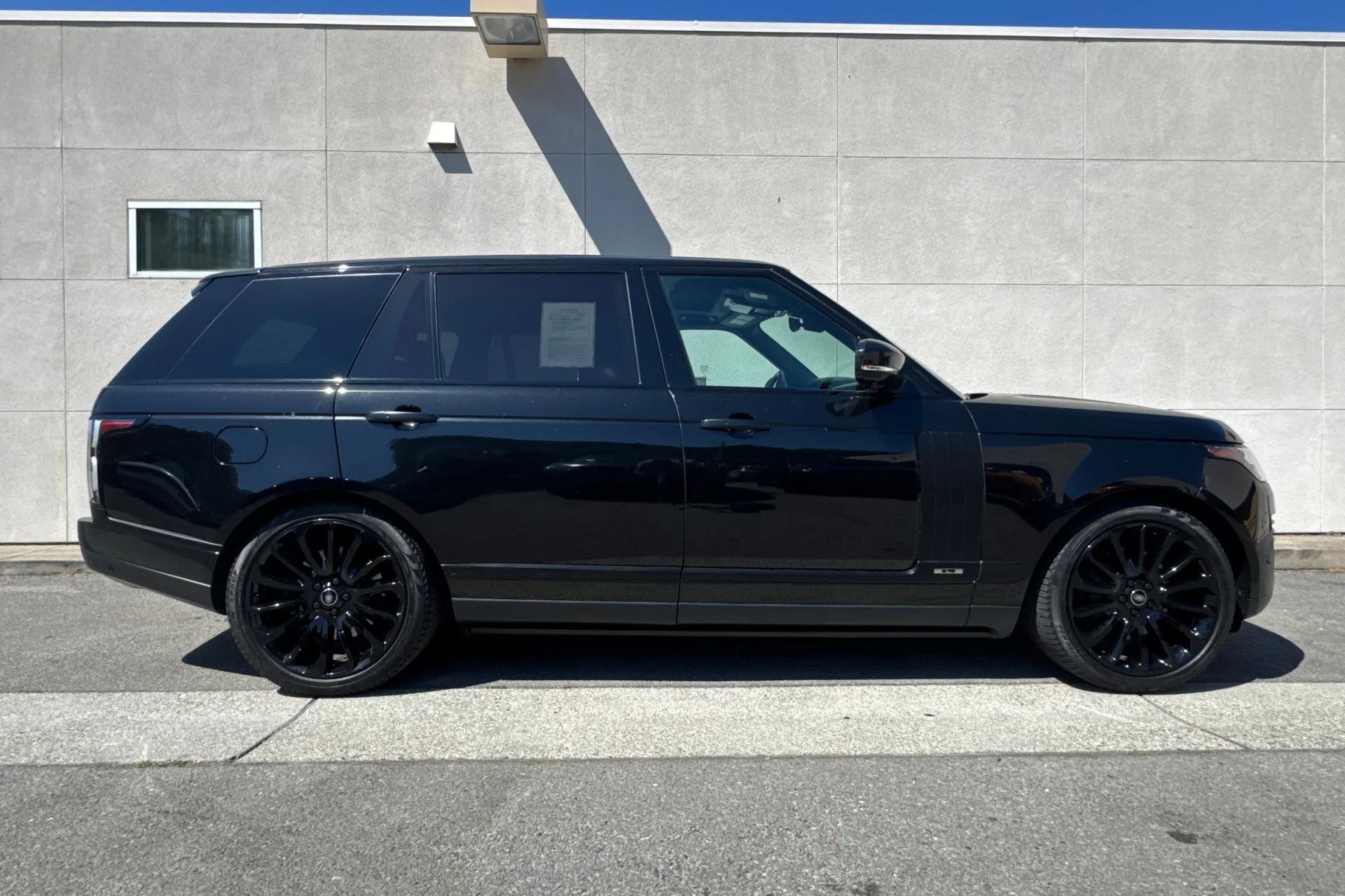 Used 2022 Black Land Rover Autobiography image 8