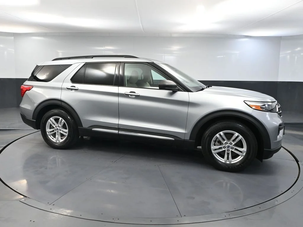Certified Used 2022 Silver Ford XLT image 3