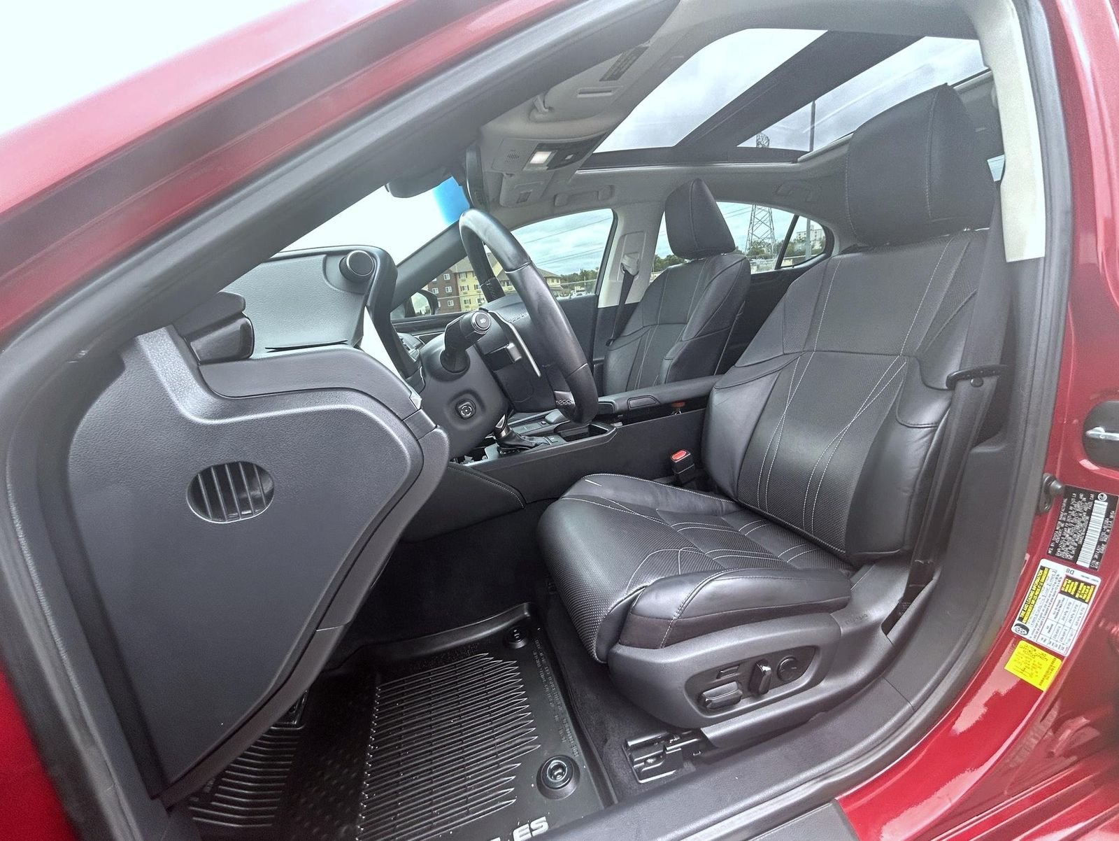 Used 2019 Red Lexus 350 Luxury image 10