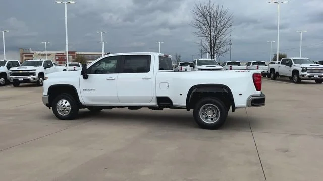 New 2026 Summit White Chevrolet LT DRW image 6