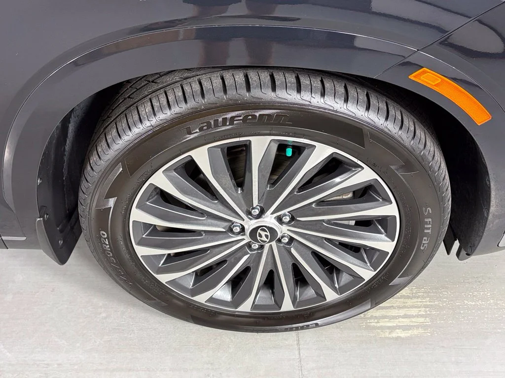 Used 2023 White Hyundai Calligraphy image 14