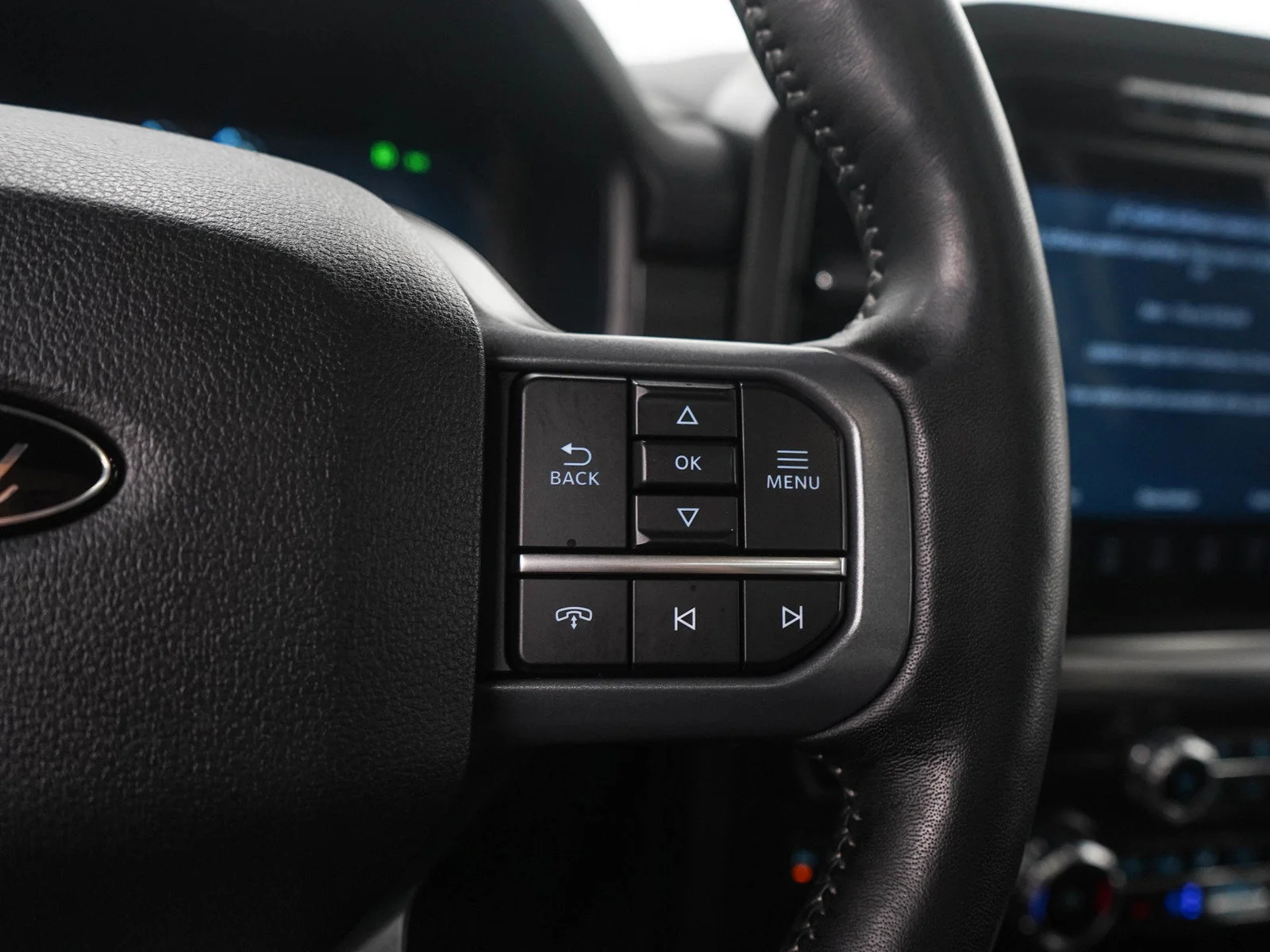 Used 2024 Agate Black Metallic Ford LARIAT image 28