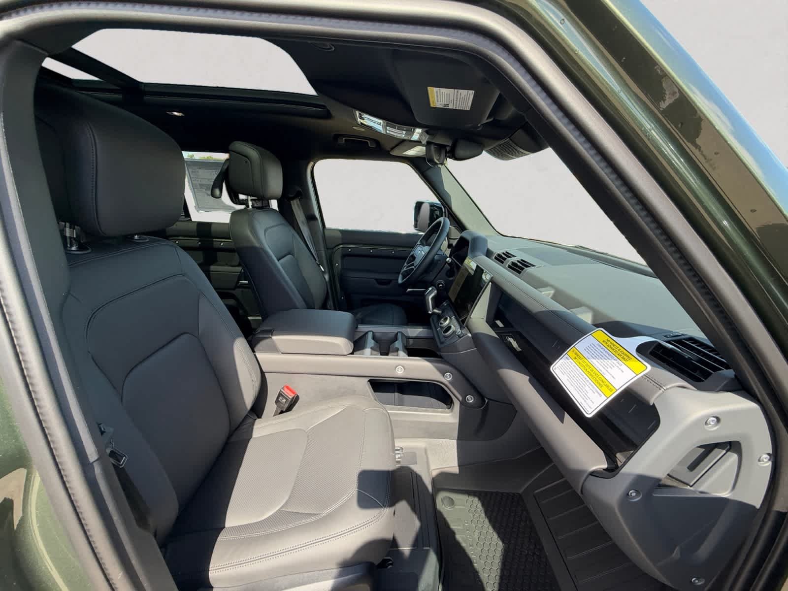 New 2026 GREEN Land Rover X-Dynamic SE image 15