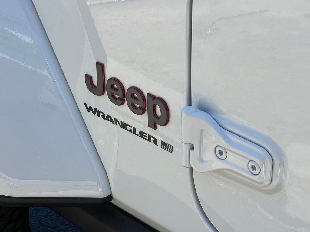 New 2026 Bright White Clear-Coat Exterior Paint Jeep Rubicon X image 8