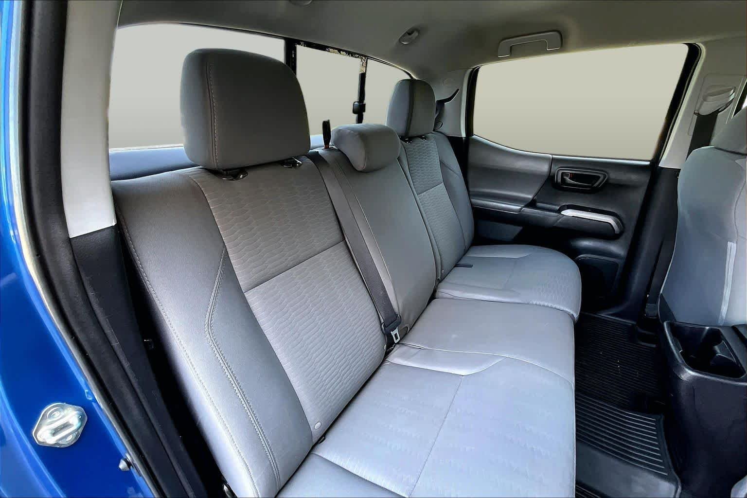 Used 2016 Blazing Blue Pearl Toyota SR5 image 20