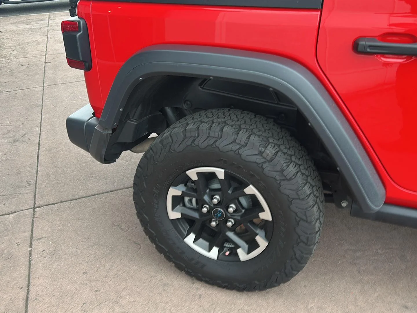 Used 2024 Firecracker Red Clearcoat Jeep Rubicon image 25