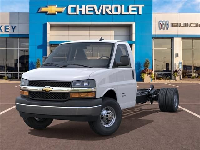 New 2026 Summit White Chevrolet 1WT image 6