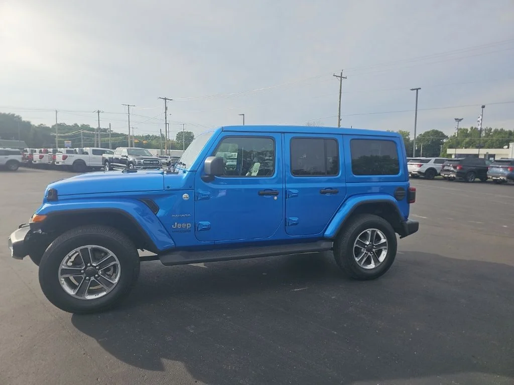 Used 2022 Hydro Blue Pearlcoat Jeep Unlimited Sahara image 10