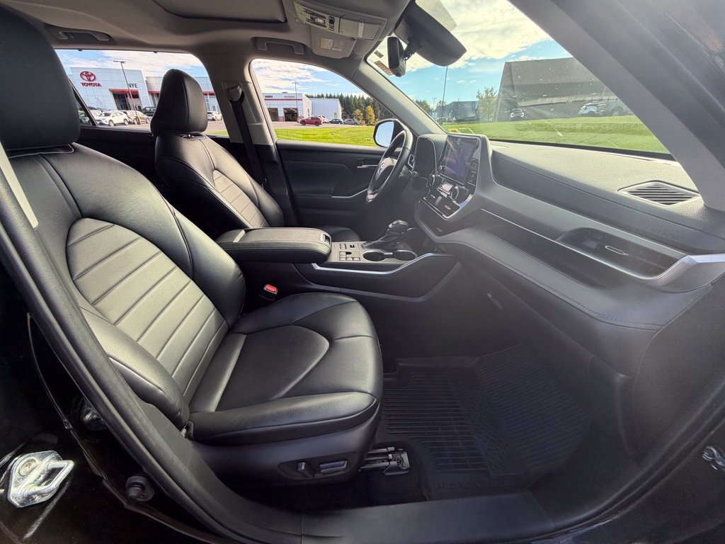 Used 2023 Black Toyota XLE image 35