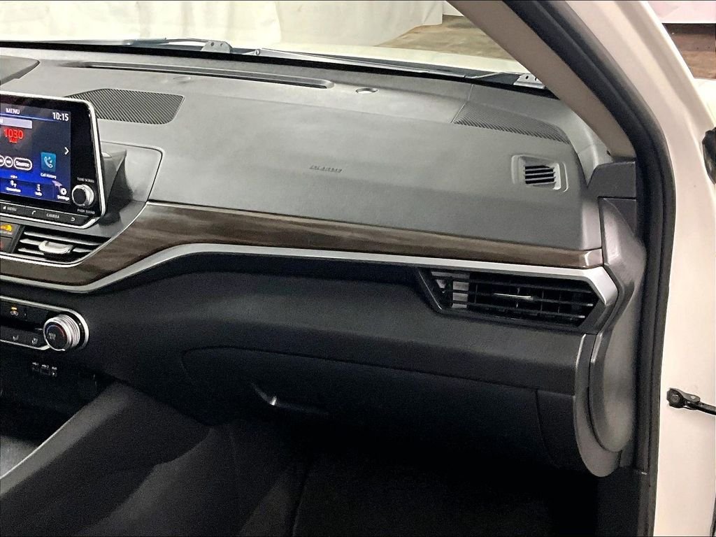 Used 2025 White Nissan 2.5 SV image 13